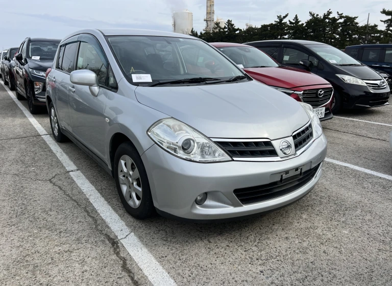 NISSAN TIIDA 2012