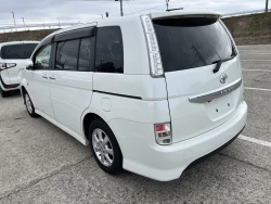 TOYOTA ISIS 2014/2 27
