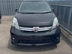 TOYOTA ISIS 2012 1