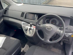 TOYOTA ISIS 2012 6