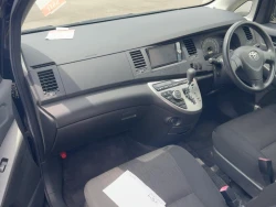 TOYOTA ISIS 2012 7